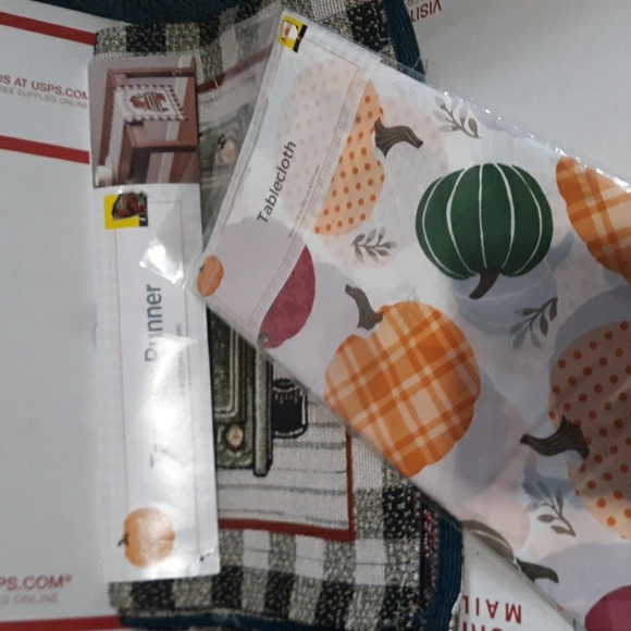 😇 Tapestry table runner and table cloth bundle - Picture 6 of 7